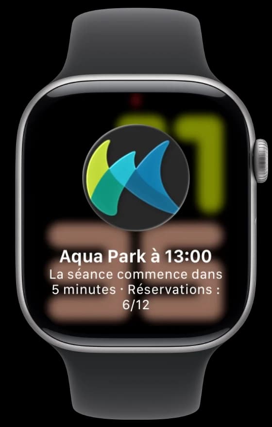 Une notification sur la montre : Aqua Park à 13:00, la séance commence dans 5 minutes, réservations : 6/12